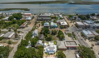 111 4th St, Apalachicola, FL 32320
