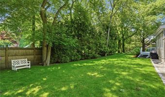 24 Wildflower Rd, Barrington, RI 02806