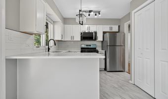 1245 WINAKI Trl, Algonquin, IL 60102