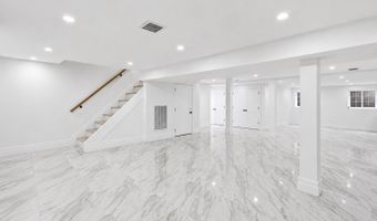 37 Beverly Dr, Albertson, NY 11507