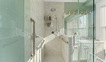 423 Hope St C, Bristol, RI 02809