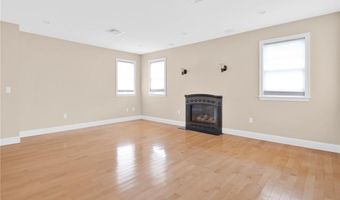 75 Wood St, Bristol, RI 02809