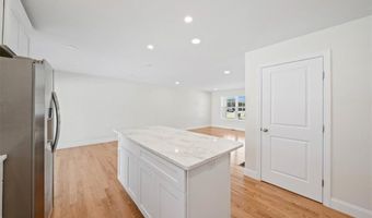 7 Betsey Williams Dr, Warwick, RI 02889