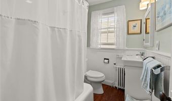 13 Atlantic St, Newport, RI 02840