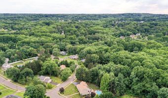 44 Devonshire Ct, Middletown, NJ 07748