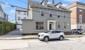 27 Franklin St, Newport, RI 02840