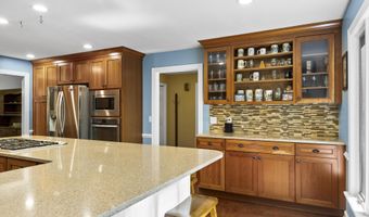 17 Schuyler Hills Rd, Albany, NY 12211
