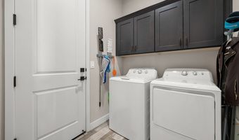 2921 Steamboat Dr, Bullhead City, AZ 86429