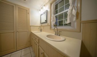 4 Orange Ln, Arkansas City, KS 67005