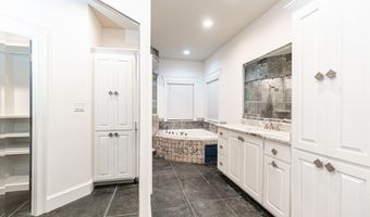 1804 River Pointe Dr, Albany, GA 31701