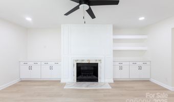8356 Meadow Lakes Dr, Charlotte, NC 28210