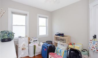 2 Bedlow Ave, Newport, RI 02840