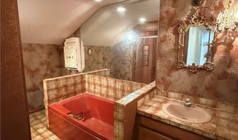 6400 Juniper Dr, Amherst, OH 44001