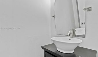 9800 W Bay Harbor Dr 308, Bay Harbor Islands, FL 33154