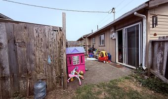 1202 IRIS St, Brookings, OR 97415