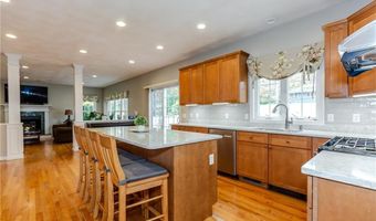 11 Raven Cir, Cranston, RI 02921