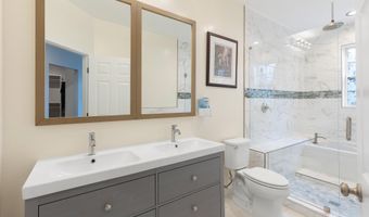 5814 LARPIN Ln, Alexandria, VA 22310