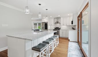 1132 S Fernandez Ave, Arlington Heights, IL 60005