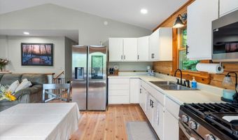 46 Log Cabin Dr, Cambridge, VT 05465