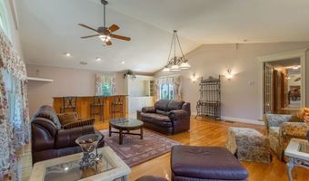 35 Jennie Cir, Agawam, MA 01001