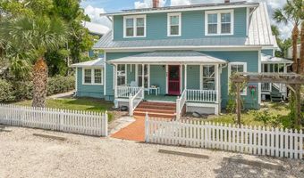 111 4th St, Apalachicola, FL 32320