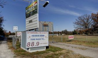 1601 E Church St, Aurora, MO 65605