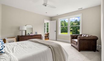 32 Settlers Ct, Bedford, NH 03110