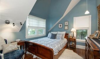6 Bayside Ave, Newport, RI 02840
