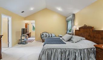 29 Sunset Rd S, Albertson, NY 11507