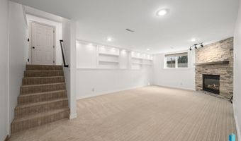 1513 E Sylvan Cir, Brandon, SD 57005