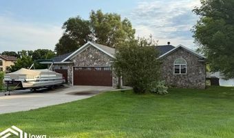 11 Oak Lake Dr, Algona, IA 50511