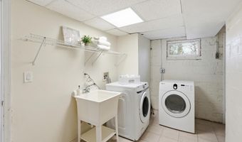 7821 CAYUGA Ave, Bethesda, MD 20817