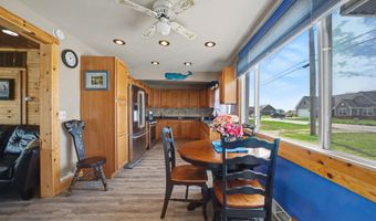 6334 Marina Dr, Algonac, MI 48001