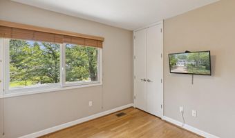 9821 BETTEKER Ln, Potomac, MD 20854