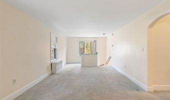 4 Chase Ln, Lincoln, RI 02865