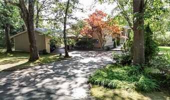 2 Buckingham St, Barrington, RI 02806