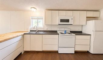 809 W 9th St, Baxter Springs, KS 66713