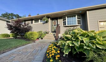 34 Venus Dr, Albany, NY 12211