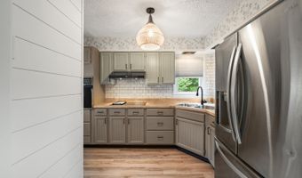 602 Ridge Ave, Aurora, IN 47001