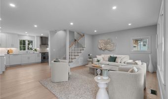24 Perry Ave, Middletown, RI 02842