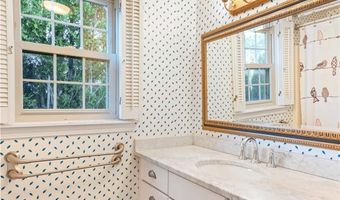128 Eustis Ave, Newport, RI 02840