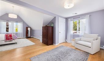 5 Maloney Ln, Middletown, RI 02842
