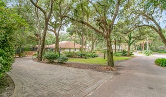 1895 HICKORY Ln, Atlantic Beach, FL 32233