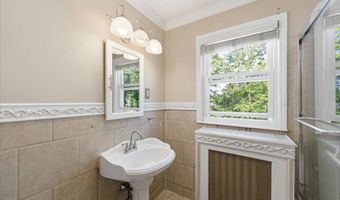 11 Freeman Rd, Albany, NY 12208