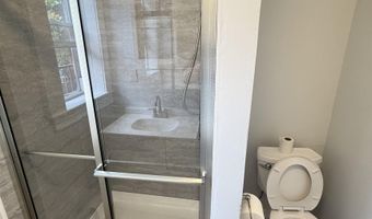 67 W 53RD St, Bayonne, NJ 07002