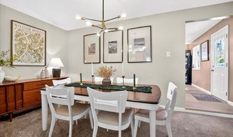 277 Ramsey Ln, Ballwin, MO 63021