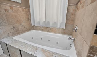 108 N Main St, Algonquin, IL 60102