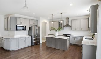 430 Pineway Dr, Ann Arbor, MI 48103