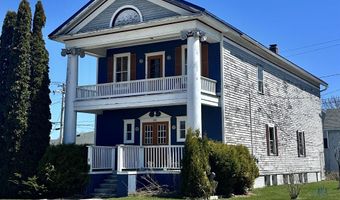 602 3RD St, Algoma, WI 54201