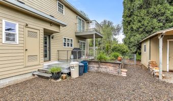 520 Beall Ln, Central Point, OR 97502